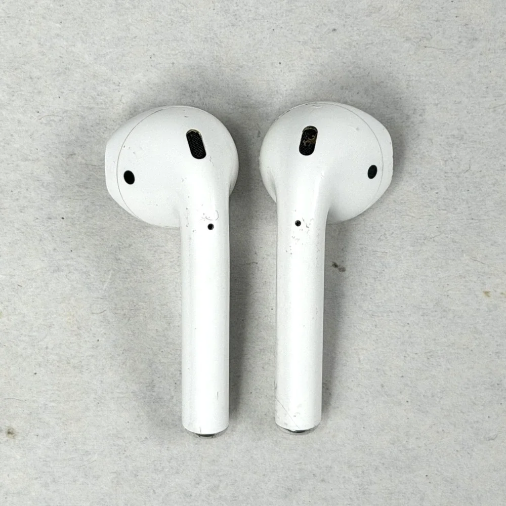 Apple AirPods 2nd Generation White Wireless Bluetooth Earbuds / EMC2862 / Tested
